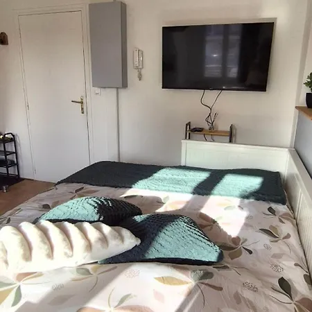 Studio Cosy 50M De La Cathedrale, Ideal Aeroport Apartment Beauvais