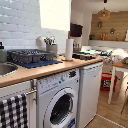 Studio Cosy 50M De La Cathedrale, Ideal Aeroport Apartment Beauvais
