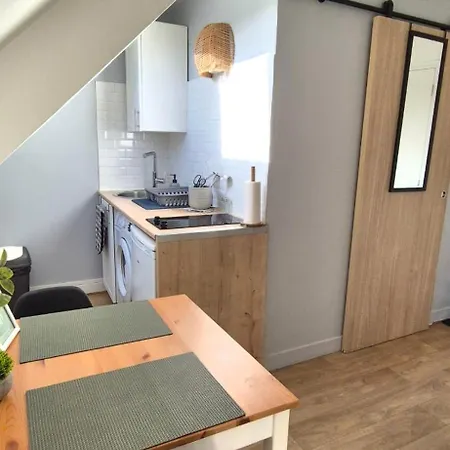 Apartment Studio Cosy 50M De La Cathedrale, Ideal Aeroport Beauvais