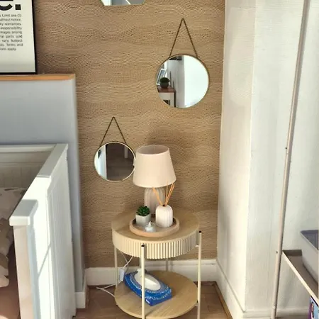 Studio Cosy 50M De La Cathedrale, Ideal Aeroport Apartment *